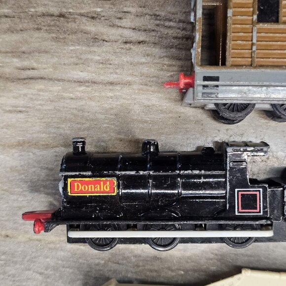 VTG 90s Thomas & Friends ERTL Pull‎ Along Trains Diesel 10 Donald Toby Diecast - Picture 11 of 11